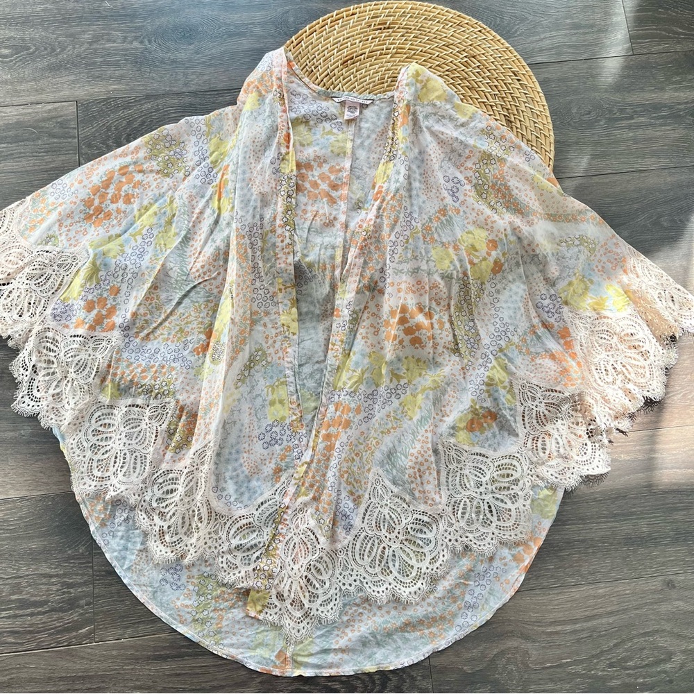 Victoria’s Secret Gypsy Floral Lace kimono size xs